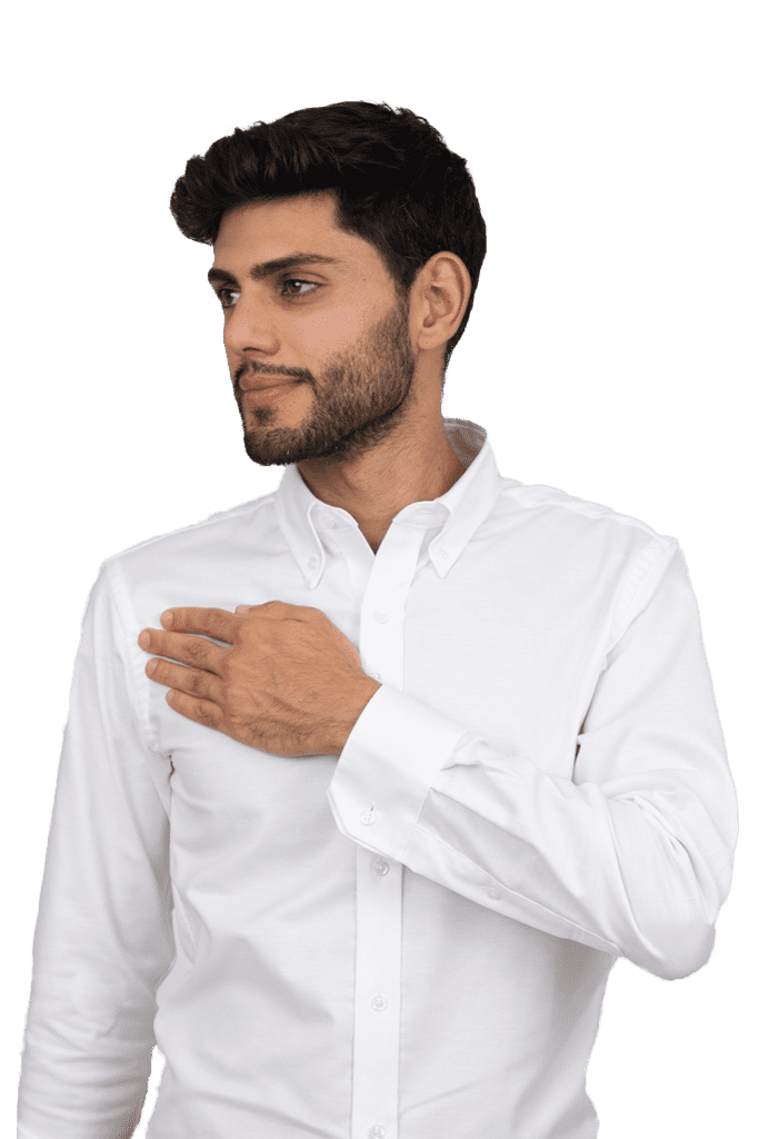 חולצה-לבנה-בד-אוקספורד-גזרה-צרה-עם-כפתורים-בצווארון--2_optimized